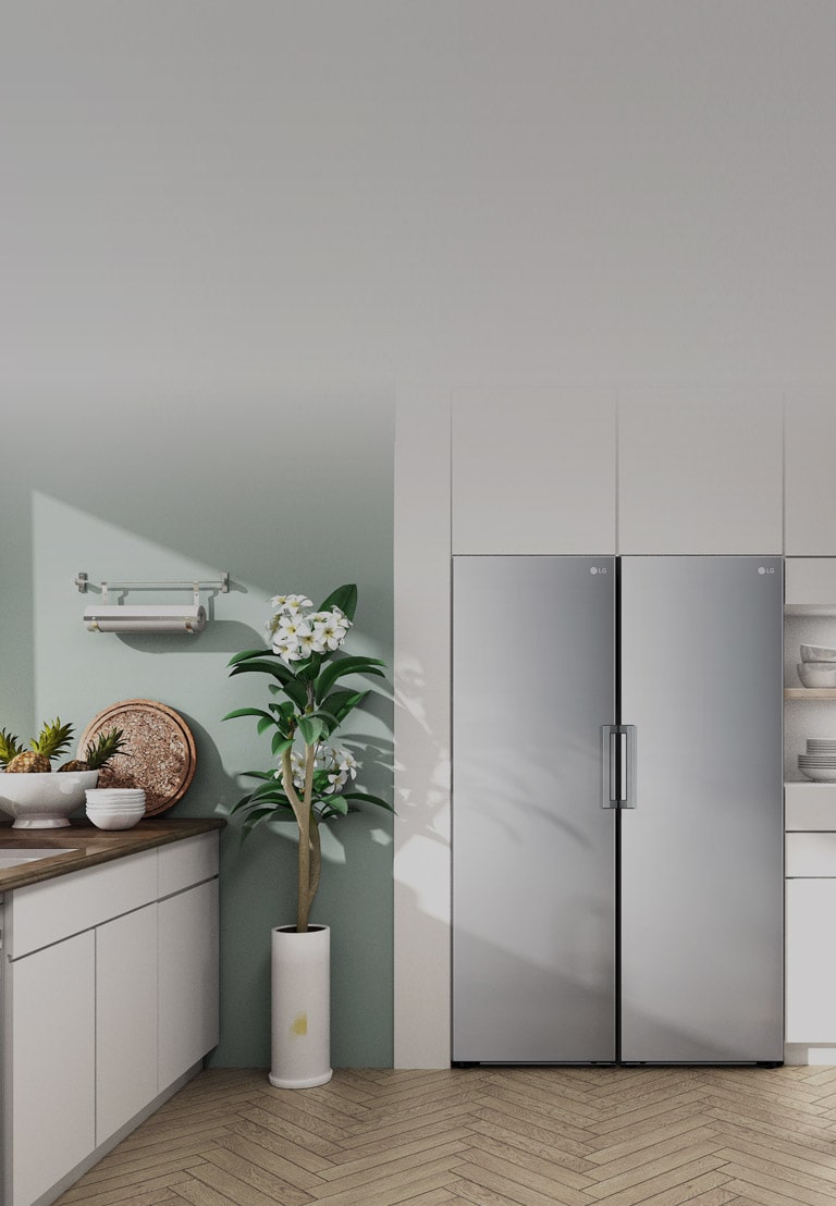 Se muestran la vista frontal del refrigerador y del congelador adaptándose a la perfección en una cocina moderna.