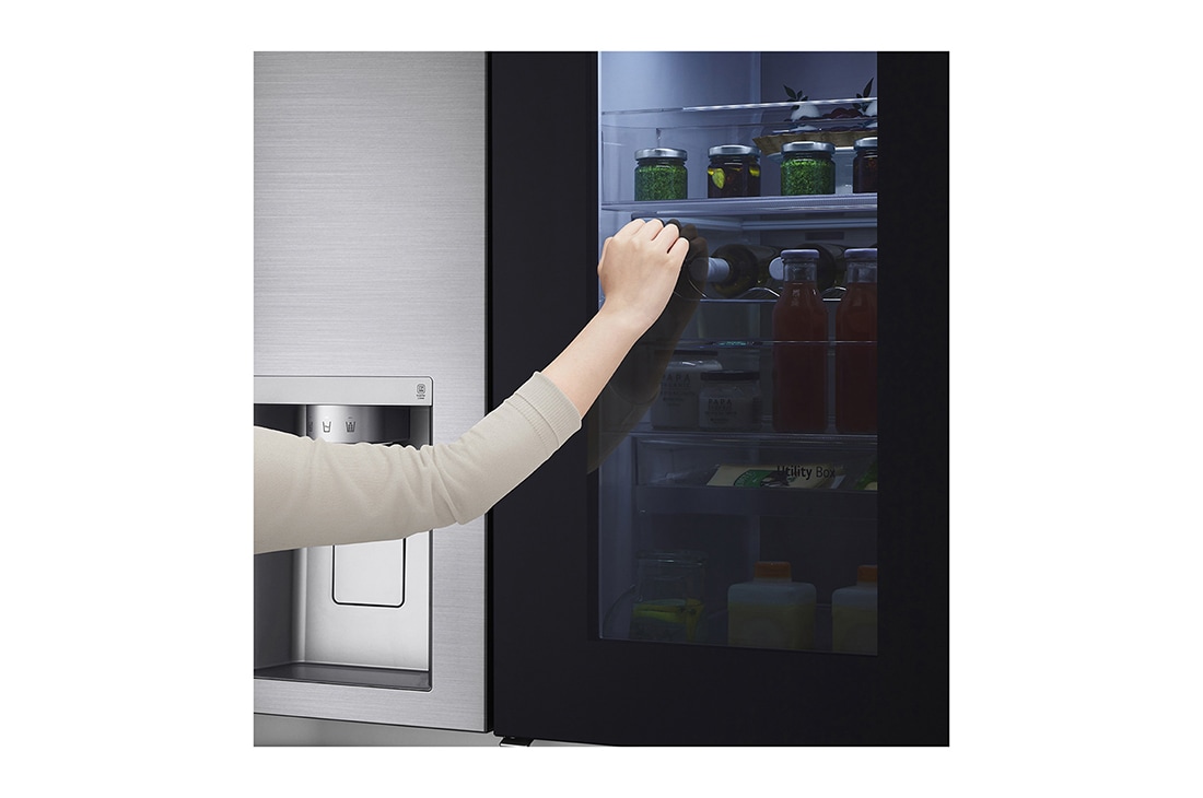 LG 674 Lts | CraftIce™ | Side by Side | Instaview® Door-in-Door™ | Craft Ice™ | AI ThinQ™ | Color Acero Pulido, Instaview luz en la mano, LS66SXNC, thumbnail 4