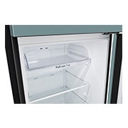 LG Refrigeradora Top Freezer 13.2pᶟ (Net) / 14 pᶟ (Gross) LG Smart Inverter Compressor™ LINEARCooling™ Puerta Clay Mint, top freezer opened with moving ice maker attached and food stored, VT38BPM, thumbnail 6