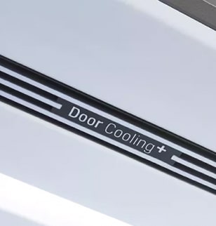 Primer plano de la función DoorCooling+™, que garantiza un enfriamiento uniforme y fresco en todo el interior del frigorífico multi-puerta LG.