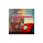 LG 65 pulgadas LG UHD AI UA85 AI 4K Smart TV 2025, HDR10 ProUna foto de una chica con un suéter rojo dividida por la mitad para mostrar el lado izquierdo en SDR y el lado derecho en HDR10 Pro. La parte derecha de la imagen es más nítida y tiene mayor , 65UA8550PSA, thumbnail 7