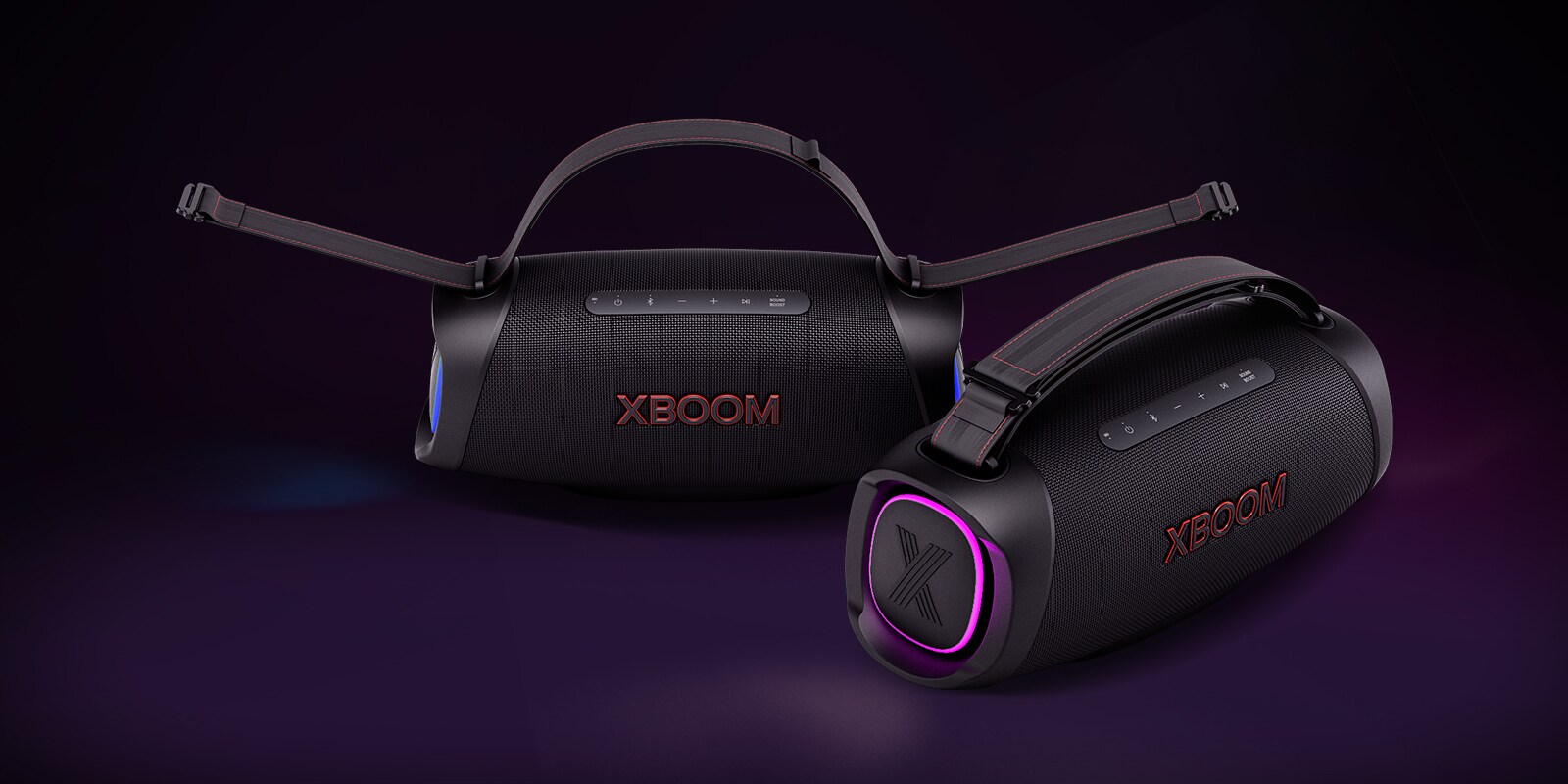 Lõpmatusse ruumi on paigutatud kaks LG XBOOM Go XG8T kõlarit. Ühel on õlarihm ja teisel ​​käeshoitav rihm.