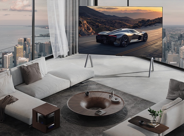 Avar elutuba vaatega linnapanoraamile. LG OLED TV on alusel. Üliõhuke disain muudab ekraani kaasahaaravaks.  Zero Connect Box on nähtav, kuid varjatud. 