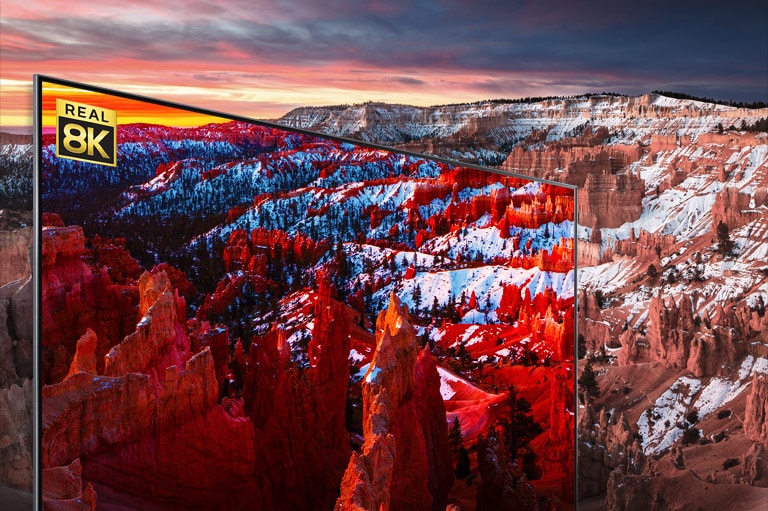Vaade mägedele muutub 8K-resolutsiooniga realistlikumaks ja vähem pikseldatuks (esita video).