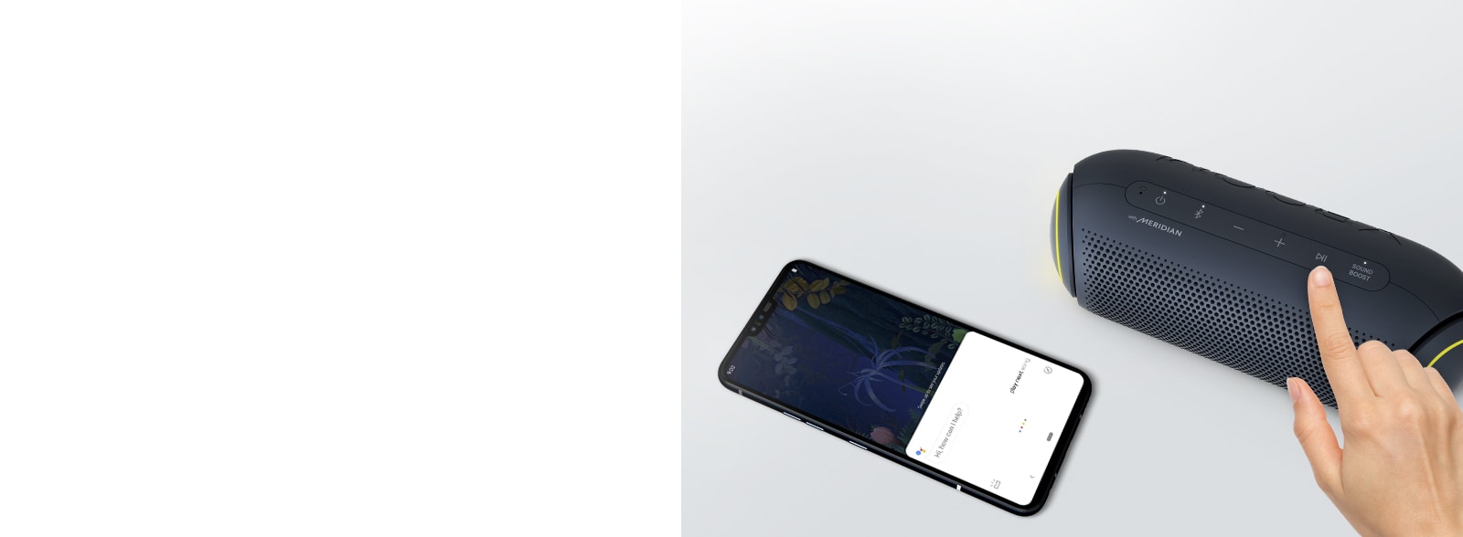 Käsi vajutab nuppu LG XBOOM Go nupul. Selle kõrval on nutitelefon. Pildil on kõnemull. Google'i logo on paremas ülanurgas.