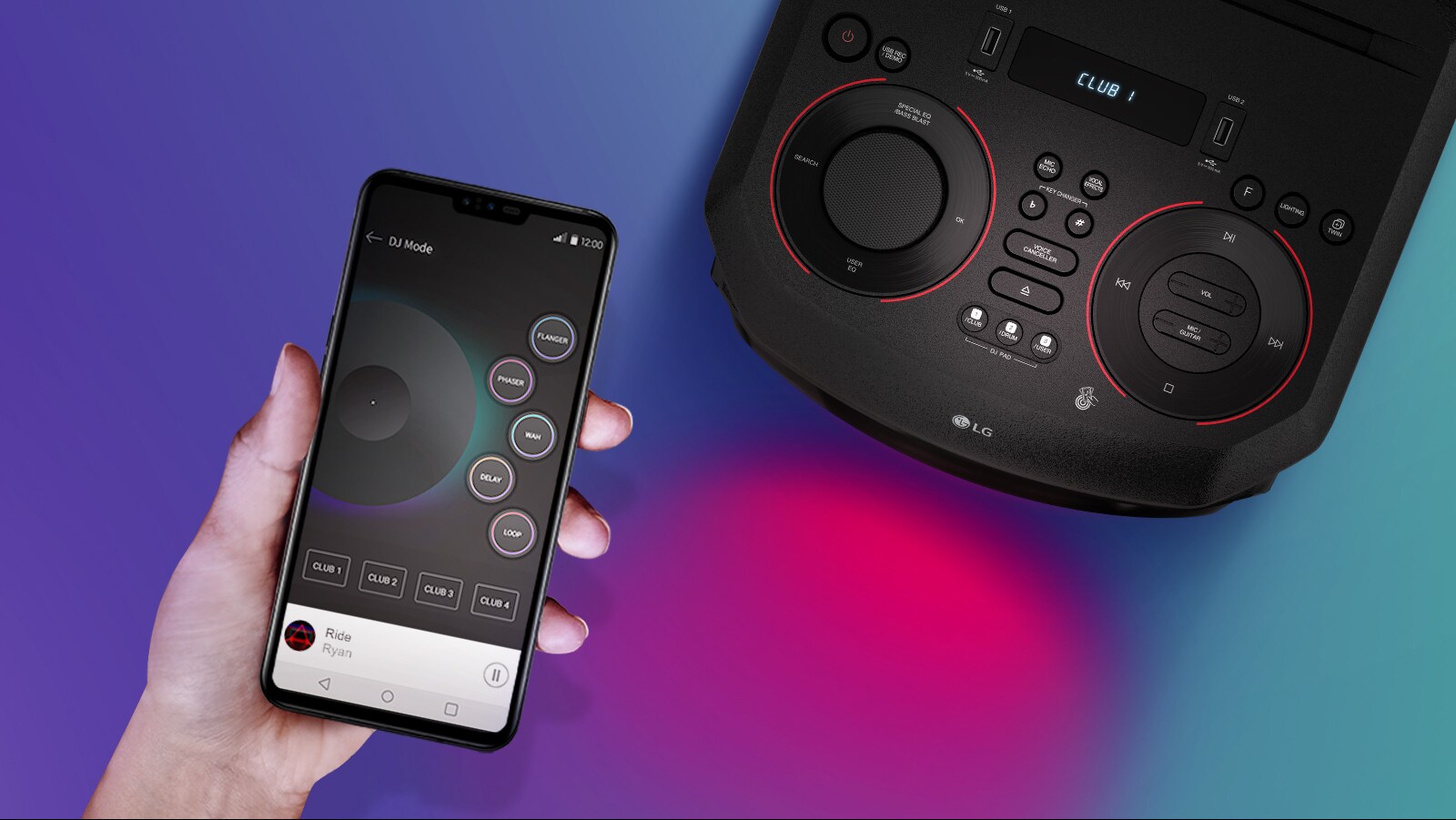 Käsi hoiab LG XBOOMi pealtvaate juures nutitelefoni.