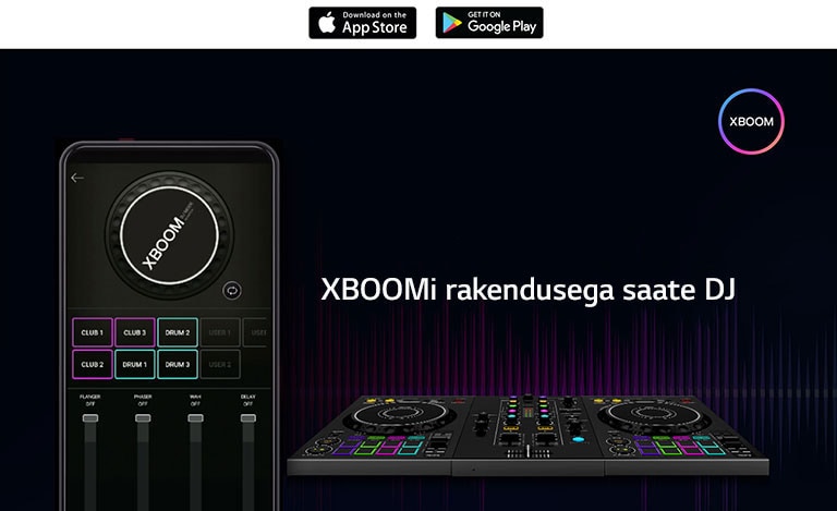 Una imagen de un teléfono celular que muestra el MODO DJ de la APP, y un PAD de DJ real al lado. En la parte de arriba de la imagen está el logo de la APLICACIÓN de XBOOM.