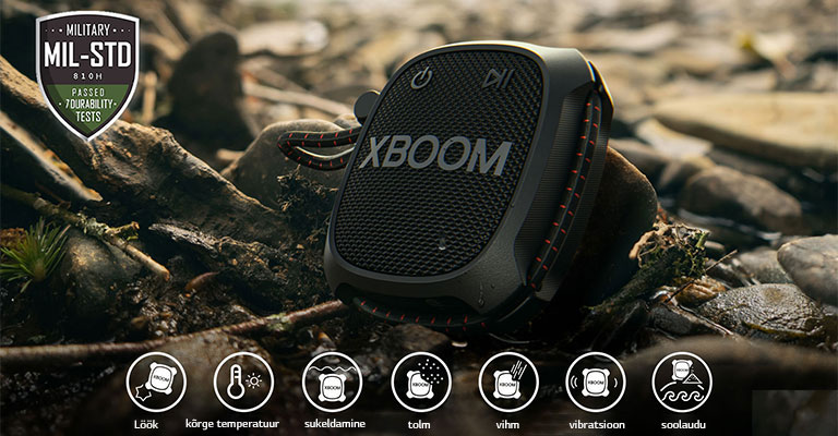 LG XBOOM Go XG2 asub kaljul, et näidata militaarstandardeid.