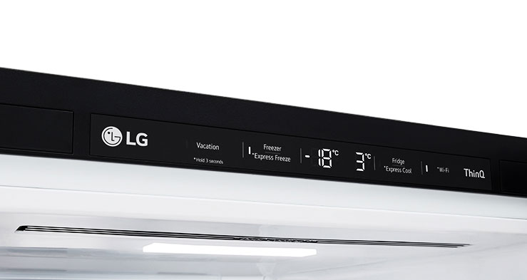 Lähivõte pehmest LED-valgusest, mis jaotab tõhusalt valgust kogu külmkapi ulatuses ning on silmadele mõnus.