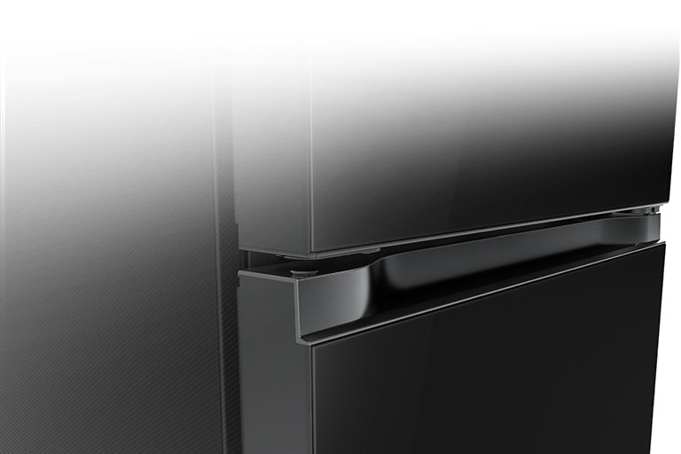 Lähivõte kandilise taskuga käepidemest kena ja minimalistliku disainiga.