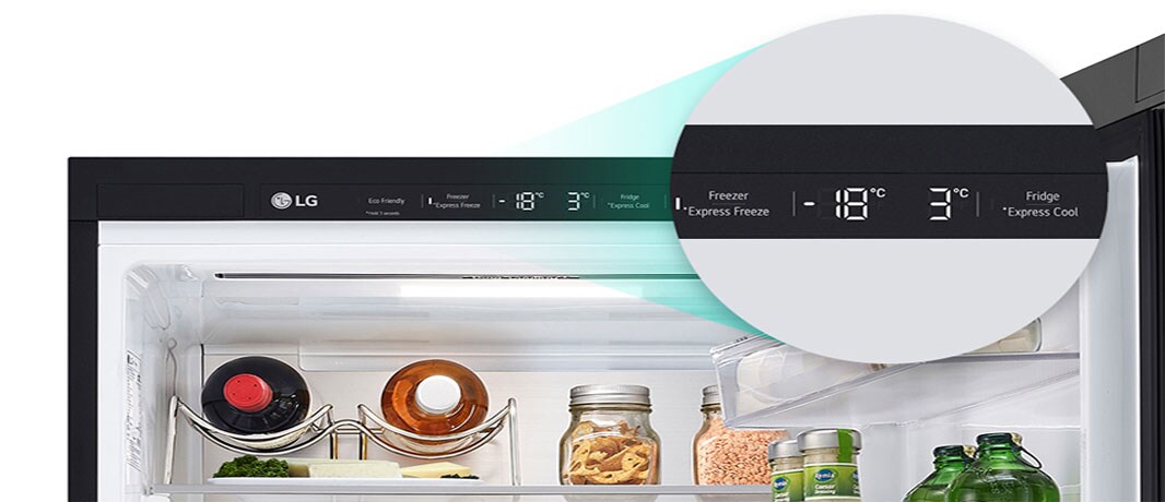 Lähivõte express cool nupust, mis asub külmiku ülaosas.