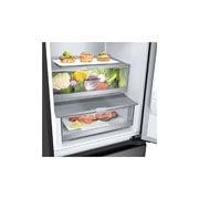 LG Külmik  | 2.03m | 387L | Must |  B klass | DoorCooling | Total No Frost | GBV7280BEV, bottom view with door open with food, GBV7280BEV, thumbnail 9
