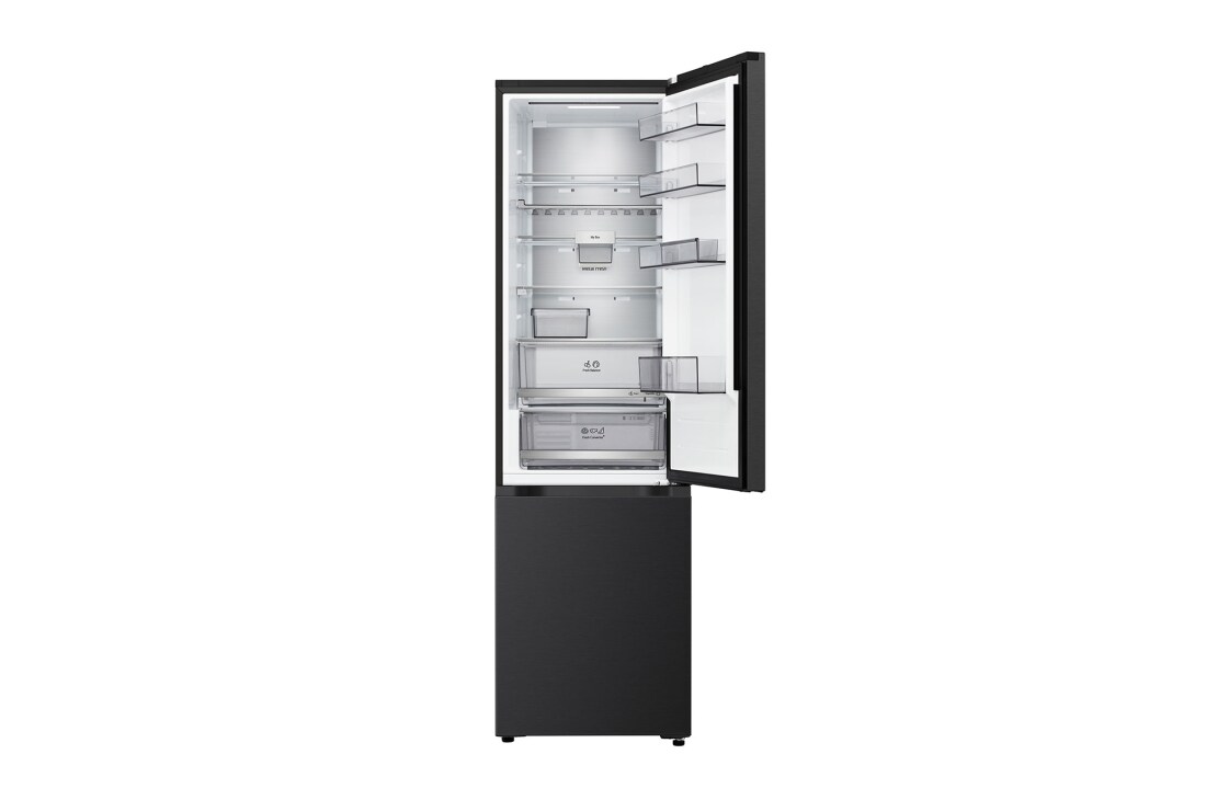 LG külmik sügavkülmikuga põhjas | 2.03m | 375L | Hõbedane | B klass | DoorCooling+™ | Fresh Converter+™, LG alumine sügavkülmaosa elutoas öise linnavaate taustal, millele on lisatud AI säästurežiimi graafika ja energiatarbimise diagramm., GBBS726BPY, thumbnail 4