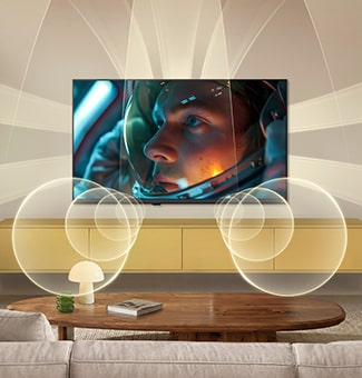LG SMART TV AI LB70 FHD TV koos Virtual 9.1.2 by AI Sound funktsiooniga täidab kaasaegse elutoa heliga, kus ekraanil mängib astronaudifilm, ümbritsedes ruumi mitmesihilise heliga sügavalt kaasahaarava elamuse saamiseks.