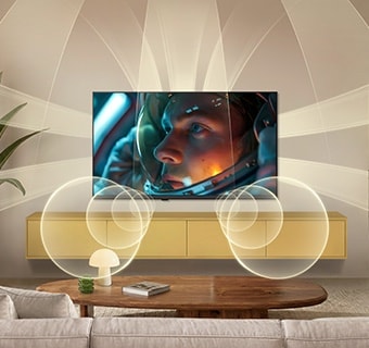 LG SMART TV AI LB70 FHD TV koos Virtual 9.1.2 by AI Sound funktsiooniga täidab kaasaegse elutoa heliga, kus ekraanil mängib astronaudifilm, ümbritsedes ruumi mitmesihilise heliga sügavalt kaasahaarava elamuse saamiseks.