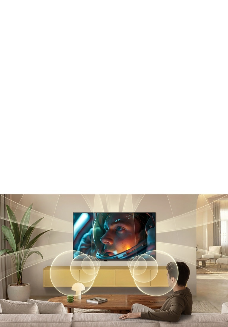 LG SMART TV AI LB70 FHD TV koos Virtual 9.1.2 Ch by AI Sound funktsiooniga täidab kaasaegse elutoa heliga, kus ekraanil mängib astronaudifilm, ümbritsedes ruumi mitmesihilise heliga sügavalt kaasahaarava elamuse saamiseks.