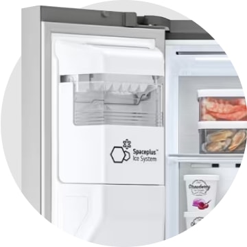 Lähivaade LG 2006. aasta maailma esimesest uksesisesest jäämasinast koos jääsüsteemiga SpacePlus™ Ice System külmiku ukses.