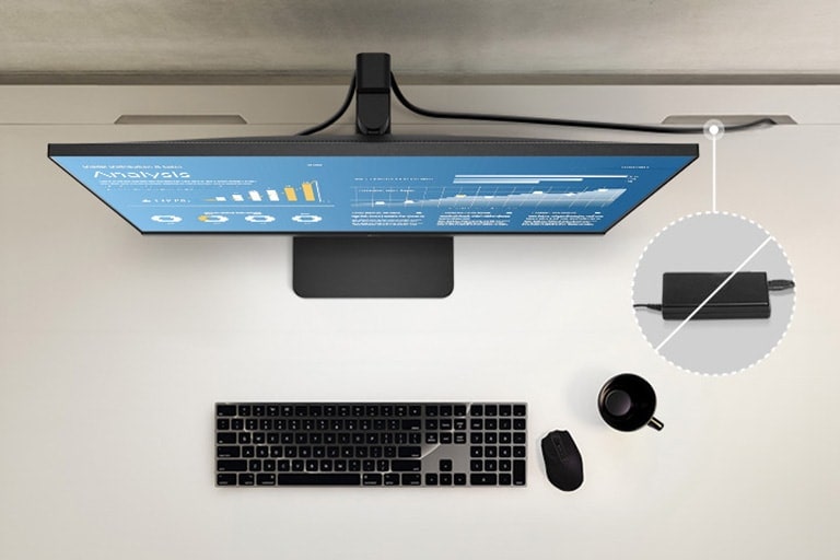 Pealtvaade, mis näitab tööjaama puhast paigutust sisseehitatud toitemooduliga.