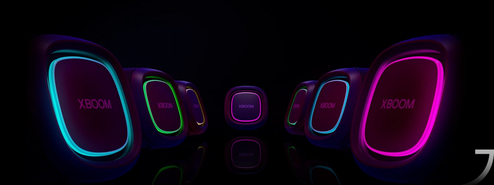 Erineva valgusega LG XBOOM Go XG5-d on paigutatud lõpmatusse kosmosesse.