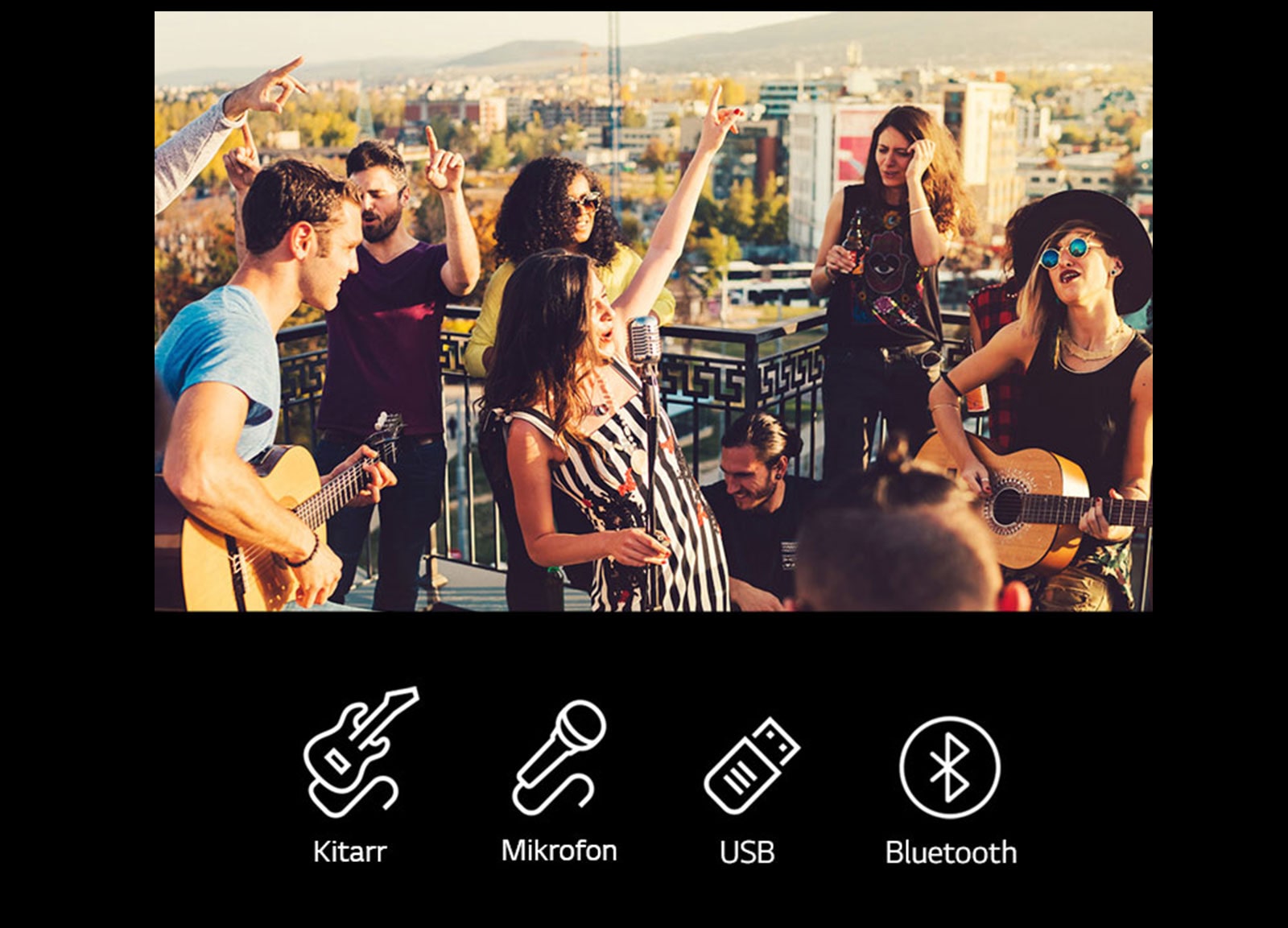 Inimesed naudivad kõlari LG XBOOM XL5S abil antavat akustilist kontserti. Pildi all on kujutatud kitarri.