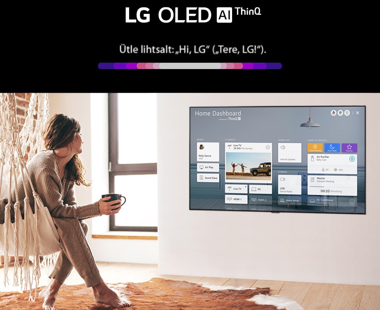 Elutoas toolil istuv naine, teleriekraanil on näha kodune töölaud