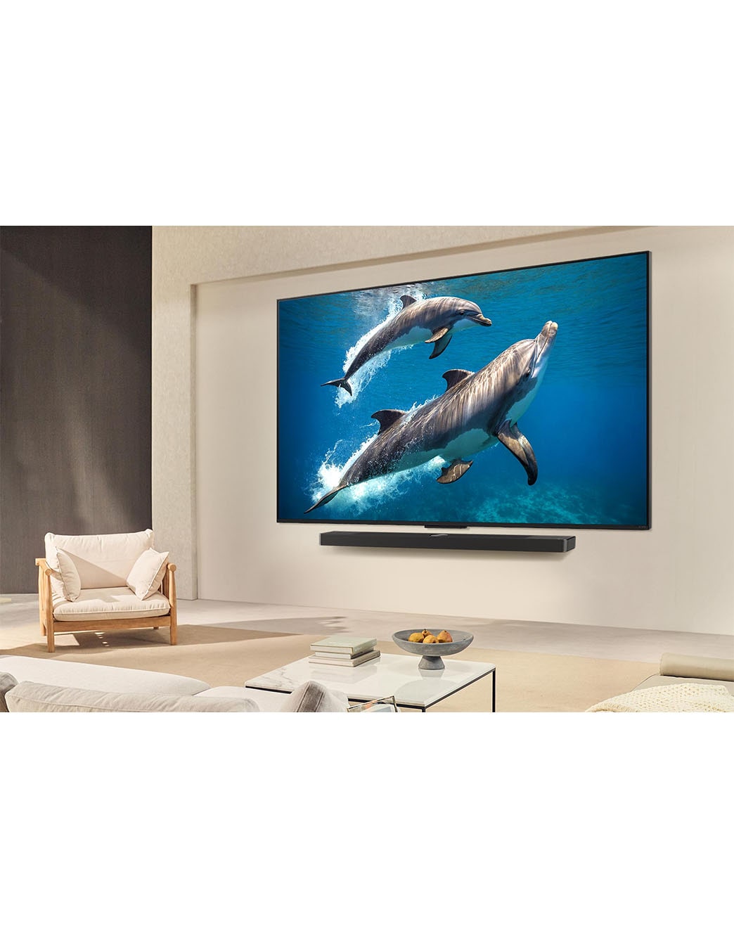 LG 75 tolline LG QNED AI MiniLED 4K nuti TV QNED82 2025, LG TV teleriekraanil mängib ulmesisu. Ekraanil on AI Chatboti liides. Kasutaja saatis chatbotile sõnumi, et ekraanipilt on liiga tume. Chatbot pakkus päringule lahendusi. Kogu kujutis on ka kaheks poo, 75QNED82A3B, thumbnail 14