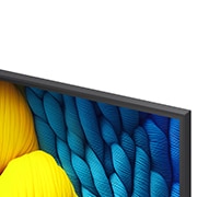 LG 50 tolline LG NanoCell AI 4K nuti TV NANO81 2025, LG kaugjuhtimispult AI Magic Remote on LG TV teleriekraani ees. Ekraanil on kohandatud märksõnadega LG AI isikupärastatud tervitus vastavalt kasutaja otsingu- ja vaatamisajaloole. Kaugjuhtimispuldi kõ, 50NANO81A3A, thumbnail 3