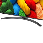 LG 50 tolline LG NanoCell AI 4K nuti TV NANO81 2025, LG kaugjuhtimispult AI Magic Remote on LG TV teleriekraani ees. Ekraanil on kohandatud märksõnadega LG AI isikupärastatud tervitus vastavalt kasutaja otsingu- ja vaatamisajaloole. Kaugjuhtimispuldi kõ, 50NANO81A3A, thumbnail 4