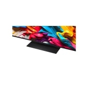 LG Traadita 65 tolline LG QNED evo AI QNED9M MiniLED koos 4K video ja heli ülekandega, Hämaralt valgustatud elutuba QNED9M-il kujutatud mänguekraaniga. Zero Connect Box asub kohvilaua sees. Teksis räägitakse 144 Hz ülitundlikust traadita mänguprotsessist ja madalast latentsusest., 65QNED9MA3B, thumbnail 5