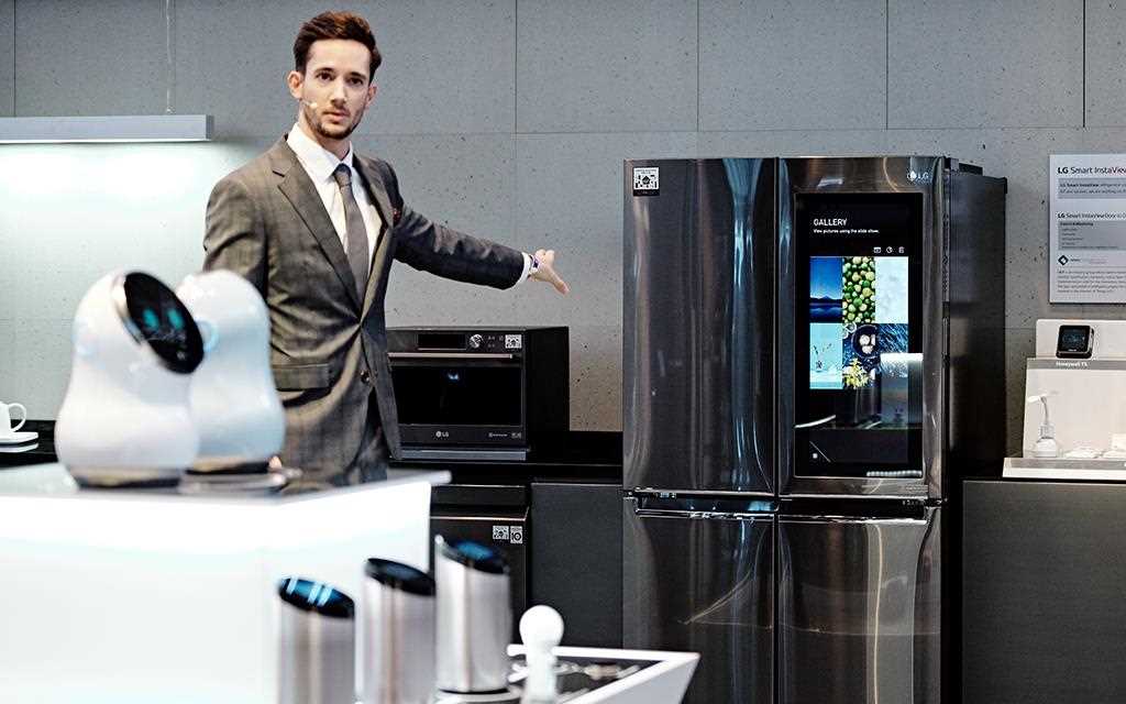 A photo of a presenter showcasing new lg iot hub robot devices at berlin ifa 2017.