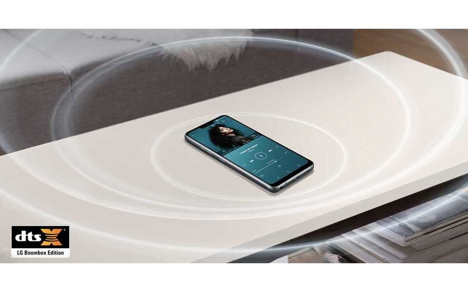 The booming sound of LG G7 ThinQ Boombox speaker on the table 