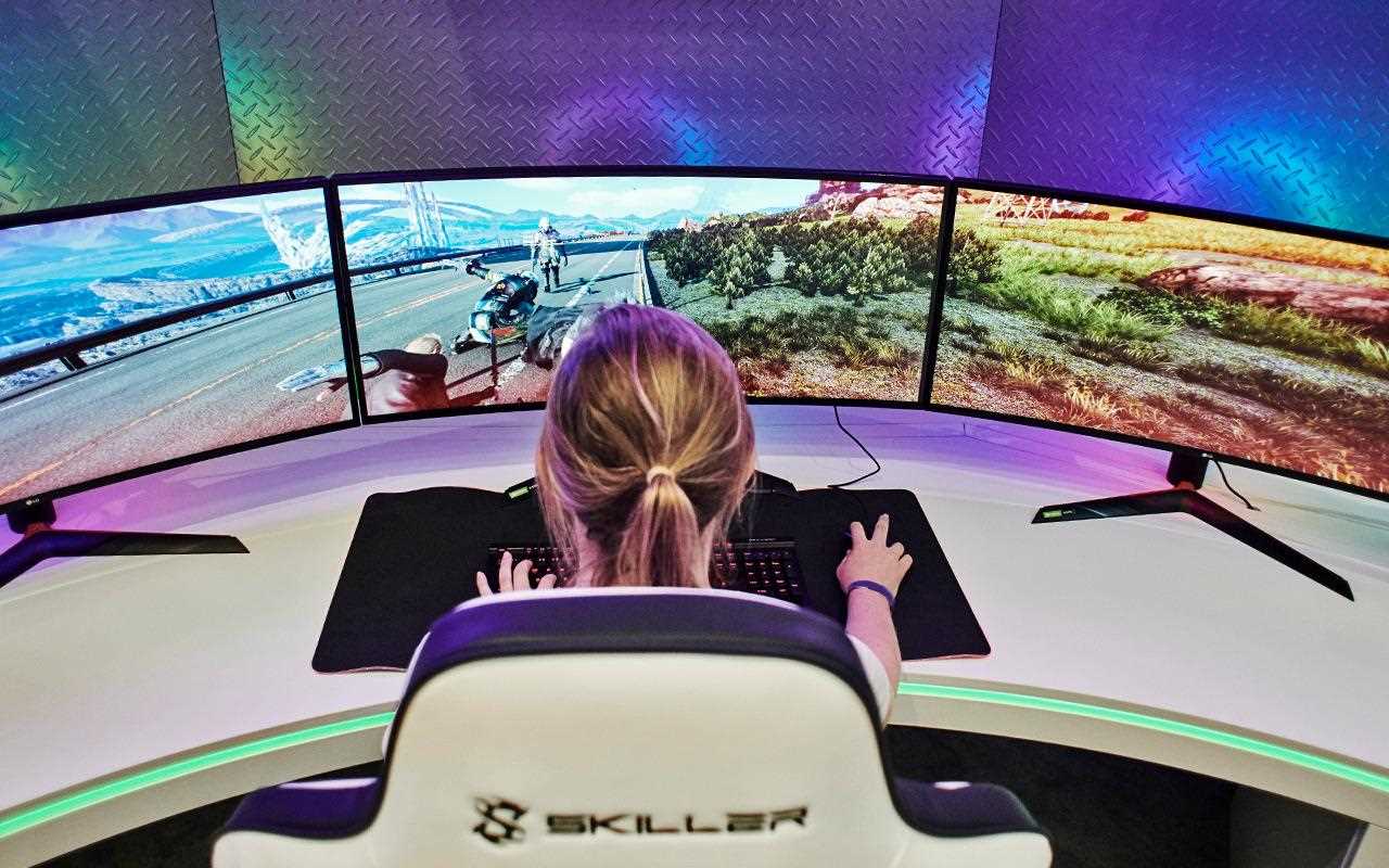 LG's gaming monitors create the most immersive gaming experience, with lighting to match the scenes | More at LG MAGAZINE
