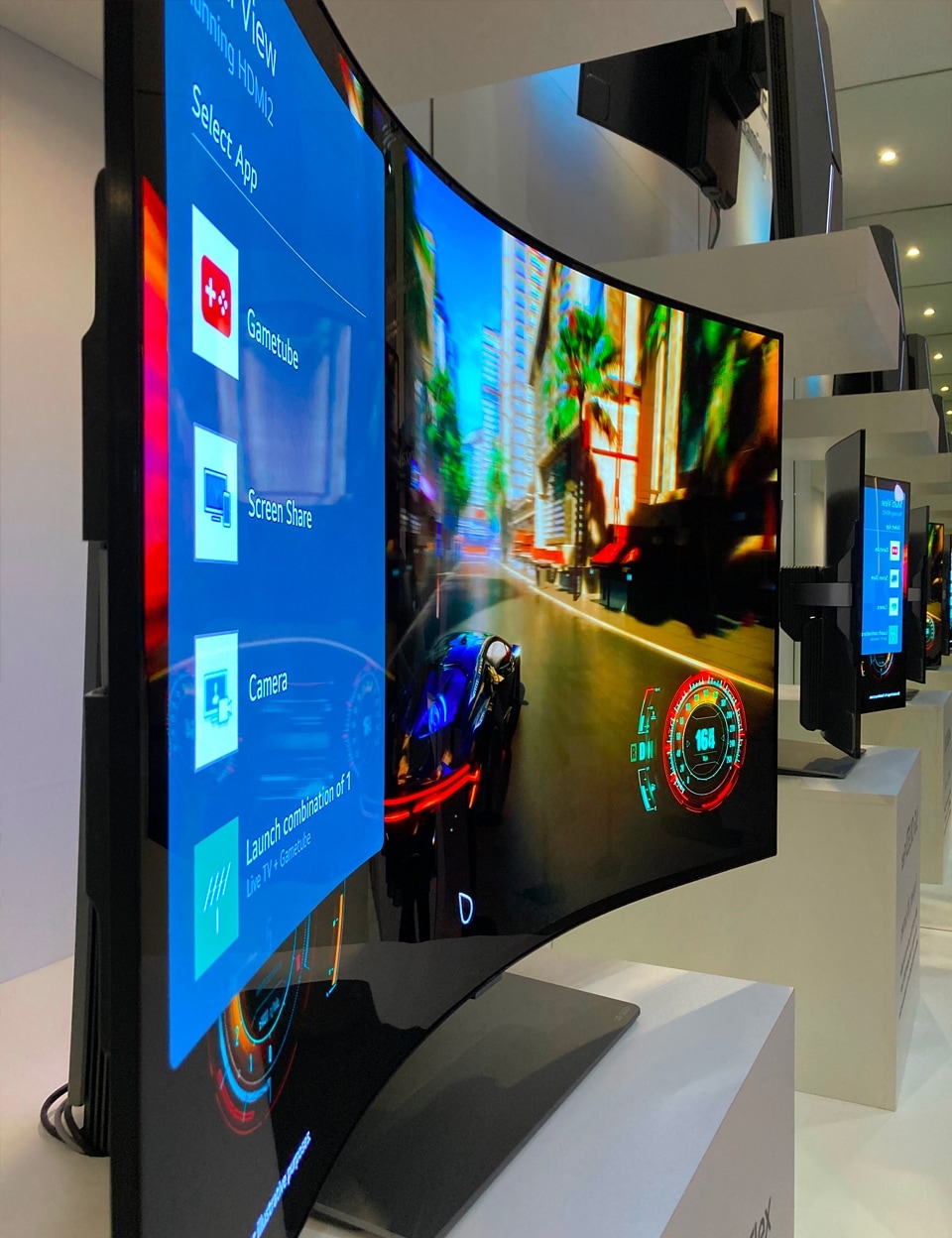 The LG Flex bendable OLED gaming monitor at IFA 2022