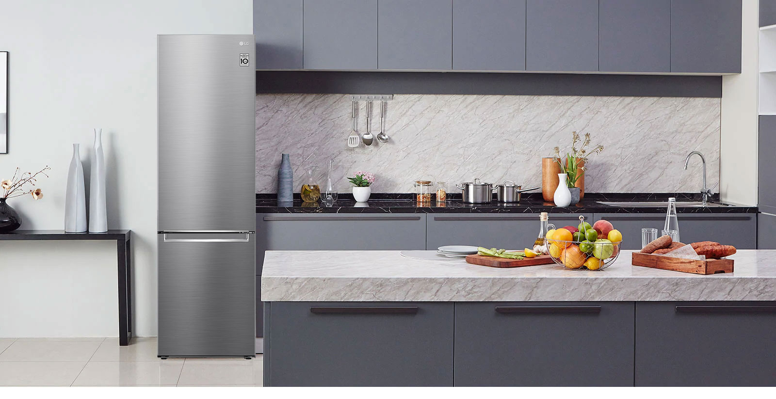 LG Frigorífico Combi 1,86m, Clasificación D, capacidad de 374l, Inox  grafito , serie P-600