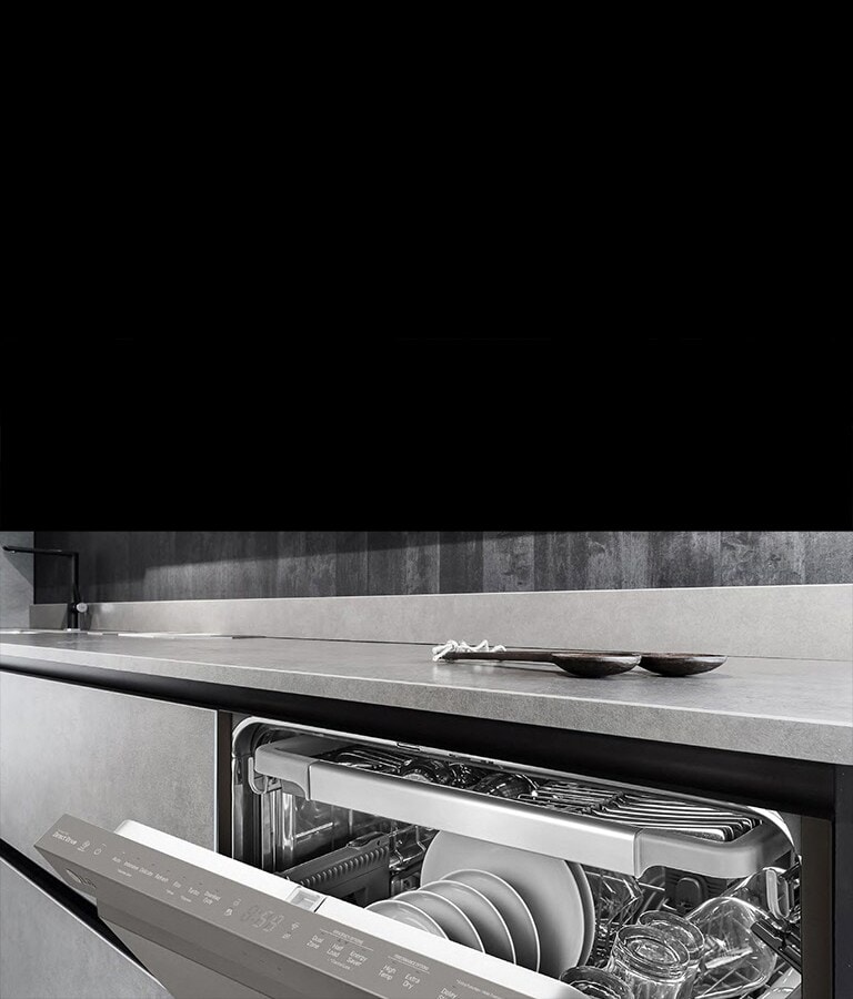 LG Lavavajillas LG QuadWash™, TrueSteam, Acero negro mate, clasificación D,  con lavado a vapor y tercera bandeja