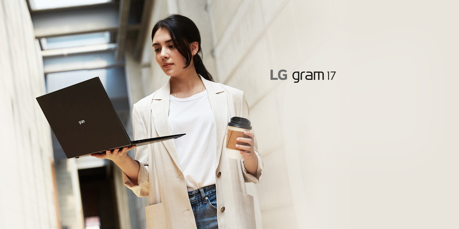 Sea lo que sea lo que te apasione, LG gram tiene potencia para hacer cualquier cosa, además de ser ultraligero para llevártelo a cualquier parte.