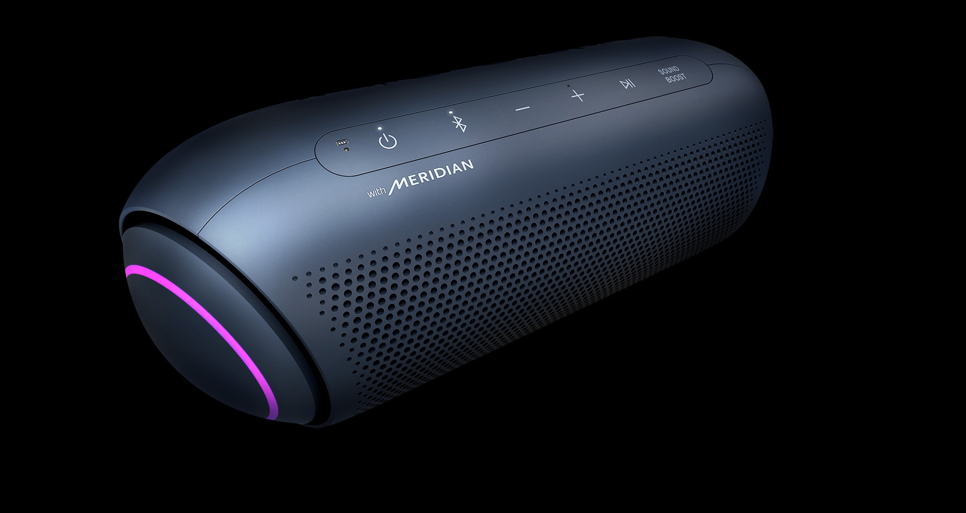 Altavoz Bluetooth LG XBOOM Go PL7 con luz LED de color violeta encendida.