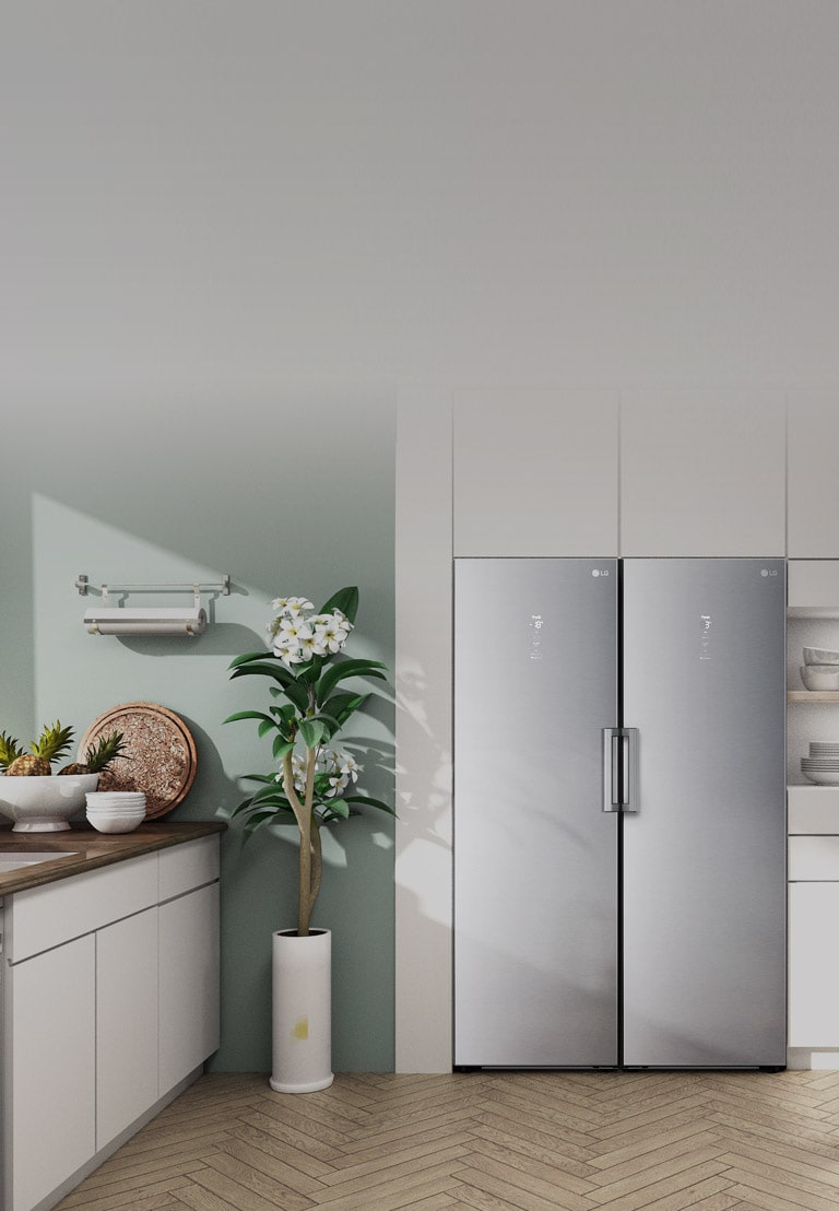 Kuva jääkaapista sekä pakastimesta edestäpäin, kuvasta näkyy, miten jääkaappi sulautuu täydellisesti nykyaikaiseen keittiöön.