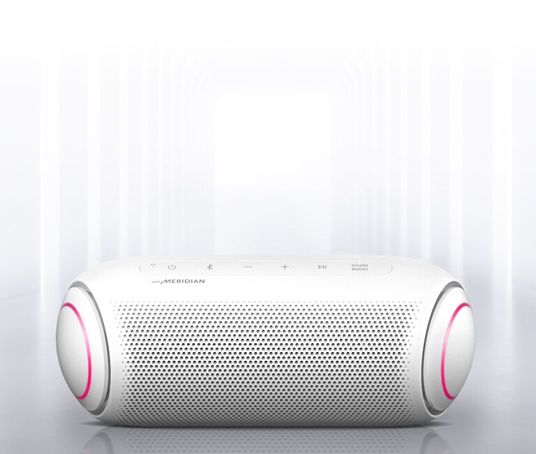 Valo kajastaa XBOOM Gon ympäriltä ja edestä, ja päiden magentavalaistus on näkyvissä.