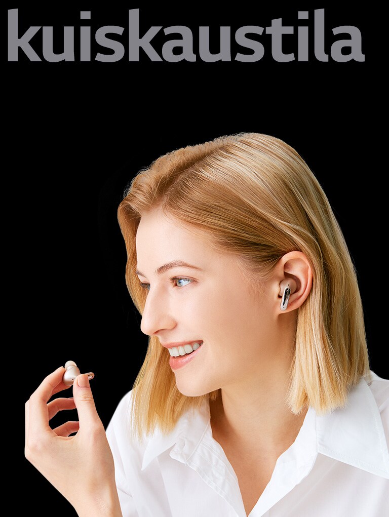 Kuva naisesta joka pitelee kädessään kuuloketta ja soittaa puhelua kuin puhuen mikrofoniin.