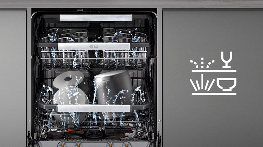 Astianpesukoneen sisäosa, jossa on käynnissä hellävarainen pesu yläkorille ja tehopesu alakorille.