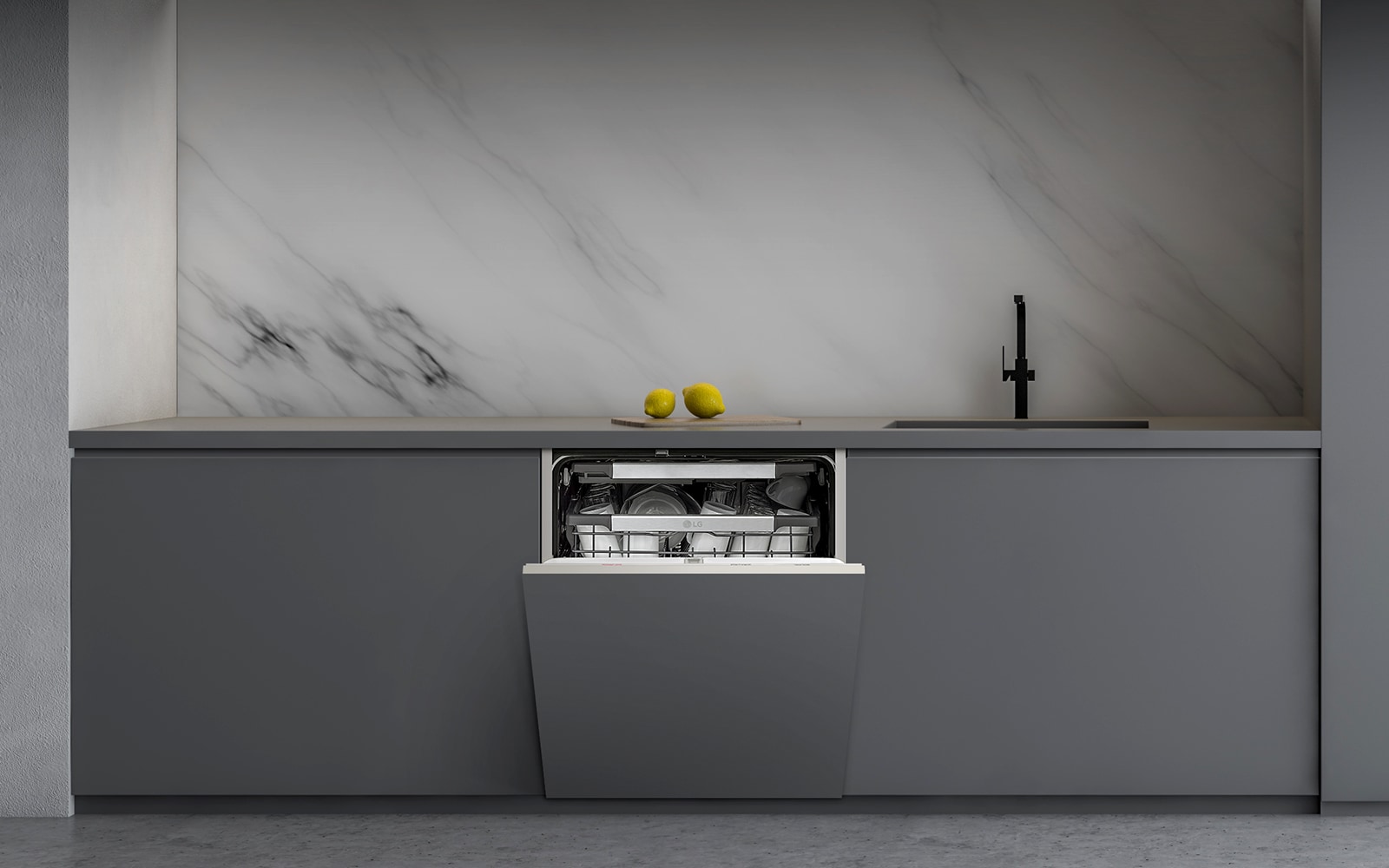 Videokuvaa LG:n integroiduista astianpesukoneista asennettuina erilaisiin keittiöihin yhteen sopivilla luukuilla. 