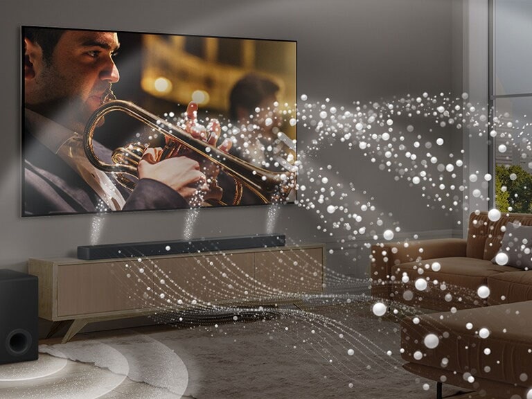 LG Soundbar, LG TV ja subwoofer ovat olohuoneessa ja niissä soi ja näytetään musiikkiesitystä. Valkoiset pisarat muodostavat ääniaaltoja, jotka nousevat äänipalkista ylöspäin ja eteenpäin ja heijastuvat televisiosta. Subwoofer luo äänitehosteen alhaalta päin.