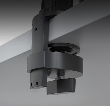 C-kiinnittimen ja läpivientisuojuksen käyttö