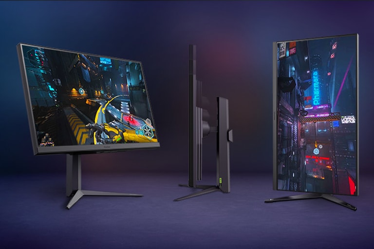 "Kolme näyttökuvaa näyttävät kallistuksen, käännön ja korkeuden säädöt.	"	