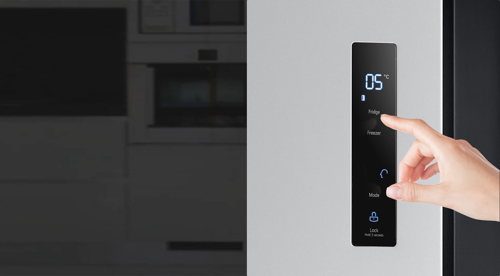 Ylhäältä otettu kuva avoimesta jääkaapista