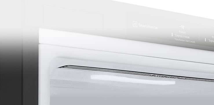 Lähikuva pehmeästä LED-valaistuksesta, jossa valo jakautuu tasaisesti koko jääkaappiin.