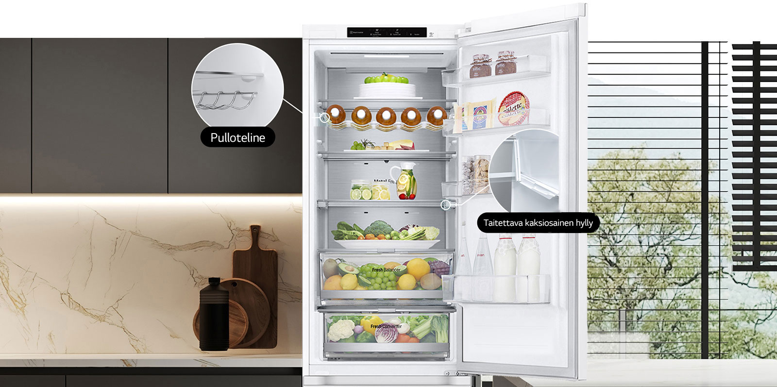 Avoinna oleva jääkaappi, jonka hyllyt on täytetty tuoreilla elintarvikkeilla. Jääkaapissa näkyy viinipulloteline ja taittuva hylly.