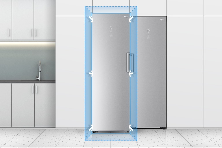 Pakastimen etuosa näytetään osana keittiötä. Sininen kolmiulotteinen kuutio ja sisäänpäin ovea kohti osoittavat nuolet näyttävät, miten pakastin istuu täydellisesti vakiomalliseen keittiöön.