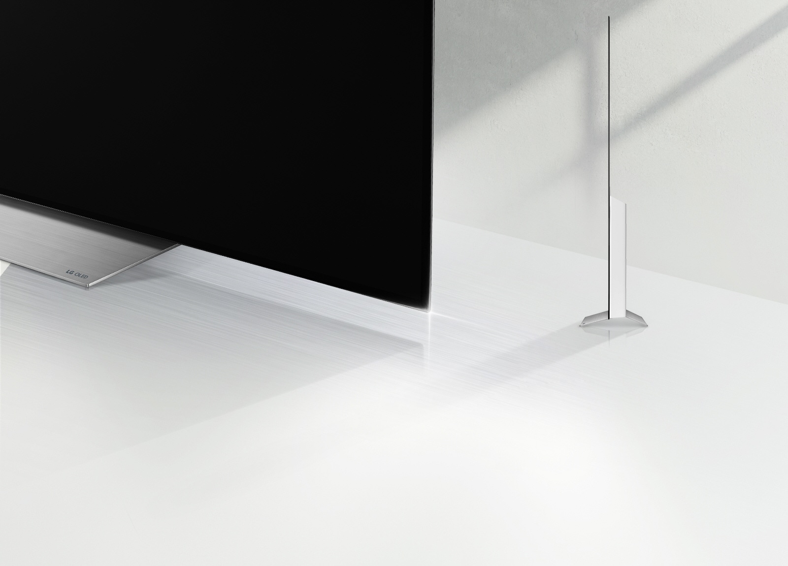 Television kuvaruudun paksuutta on voitu vähentää, koska taustavalaistus on poistettu. Tämä televisio sopii upeasti minkä tahansa kodin sisustukseen äärimmäisen ohuen muotoilunsa ansiosta.